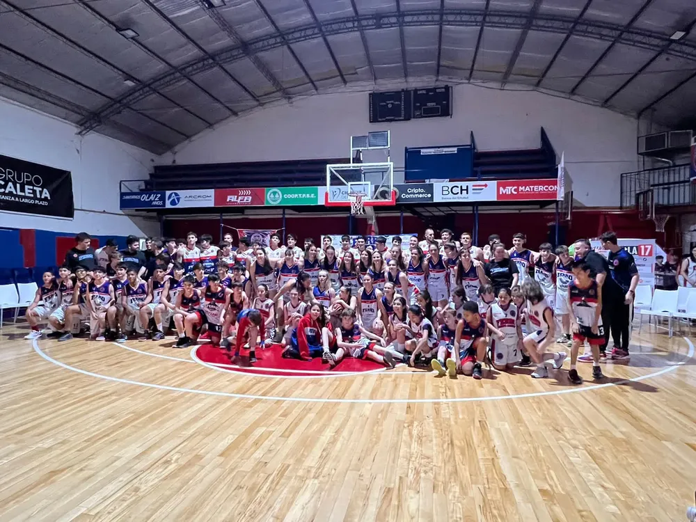 LA MAQUINITA PRESENTÓ A SUS EQUIPOS
