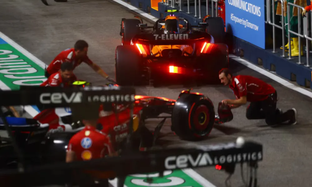 El monoplaza de Norris quedó trabado