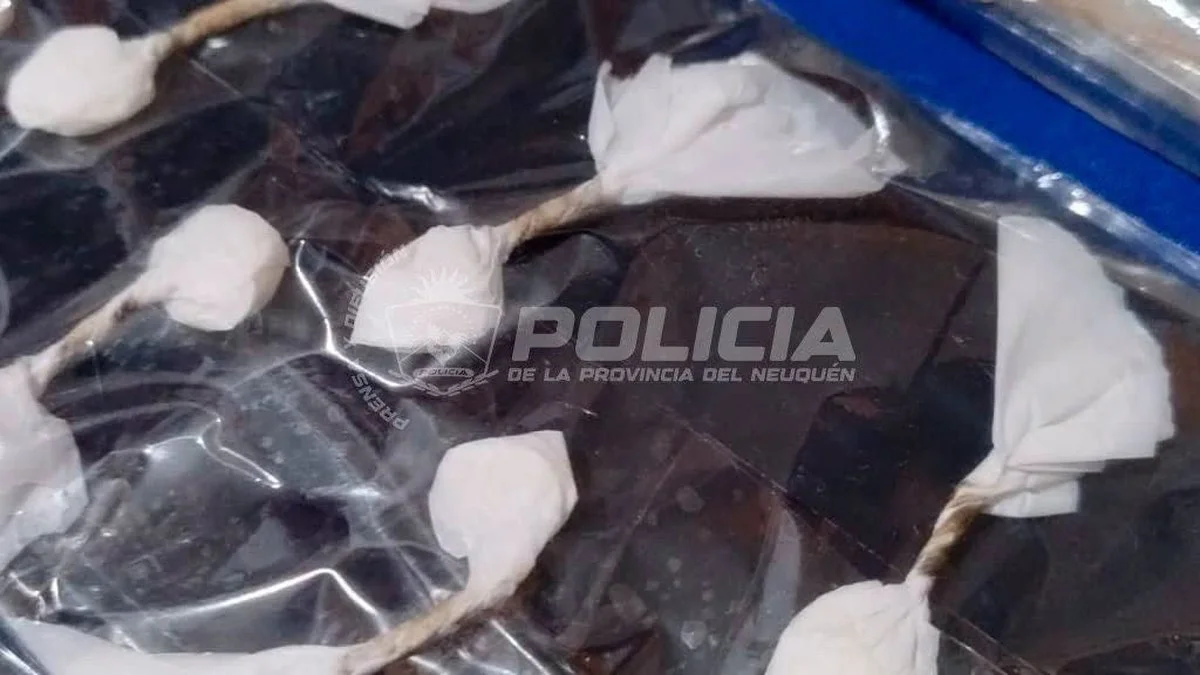 Incautan casi dos millones de pesos y cocaína