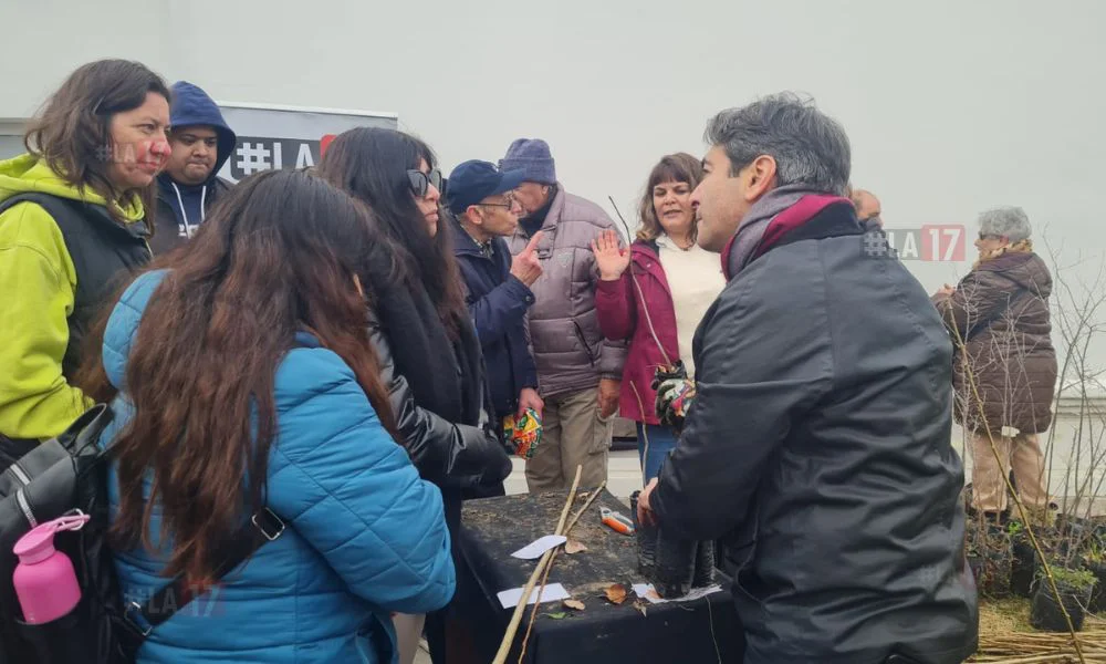 Entrega de árboles por el Aniversario de #LA17