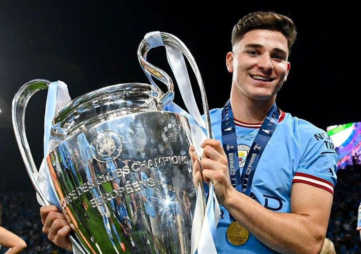 JULIÁN ÁLVAREZ: UNA MÁQUINA DE GANAR TÍTULOS