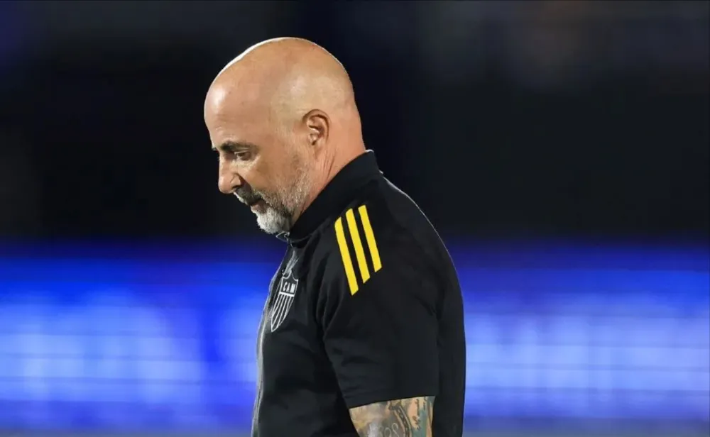 Jorge Sampaoli pidió disculpas a los hinchas que viajaron desde Brasil