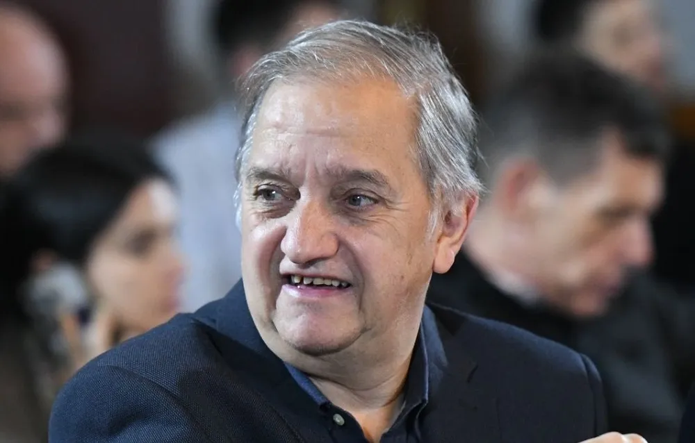 Carlos Linares