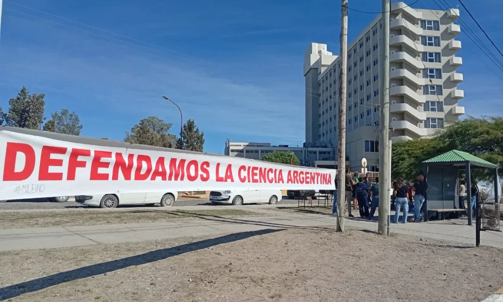 manifestación en el Cenpat