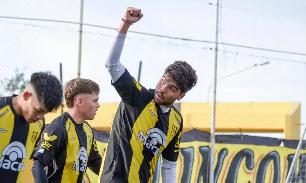 Deportivo Madryn superó a Racing 3-1 y se mantiene como único puntero