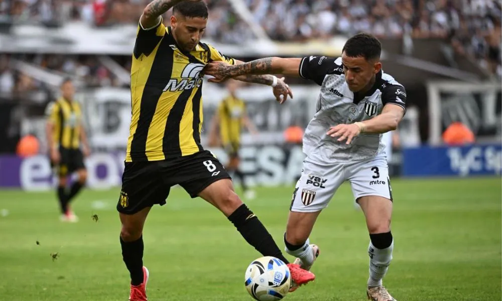 Deportivo Madryn contra Gimnasia de Mendoza Foto oficial X Dportivo Madryn 04
