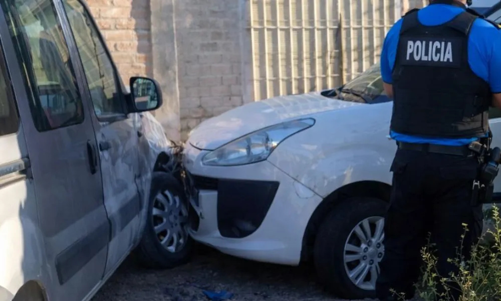 alcoholizado chocó a un auto estacionado