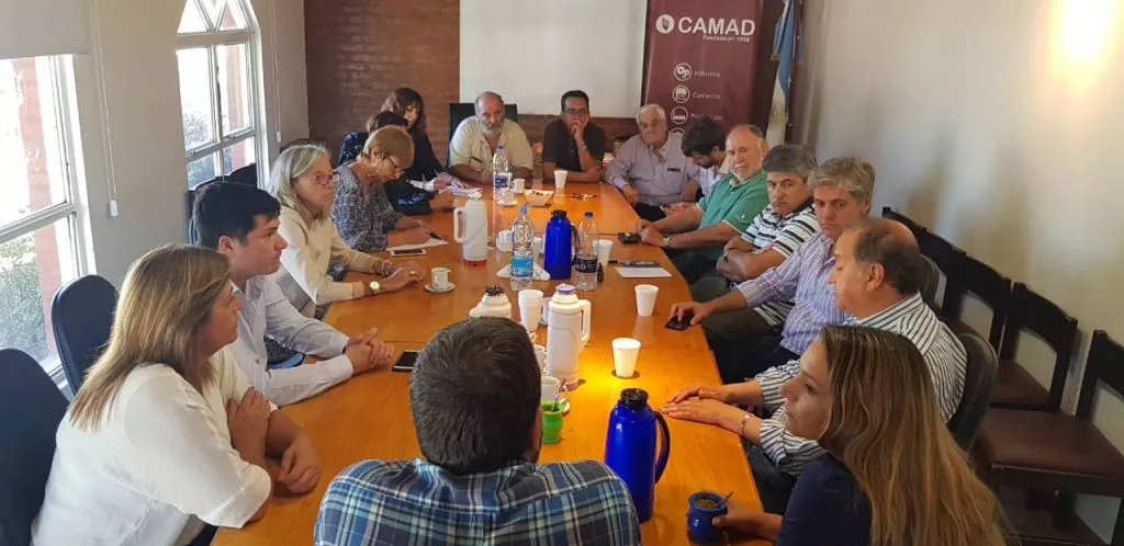 Reunión de Carlos Linares en la CAMAD