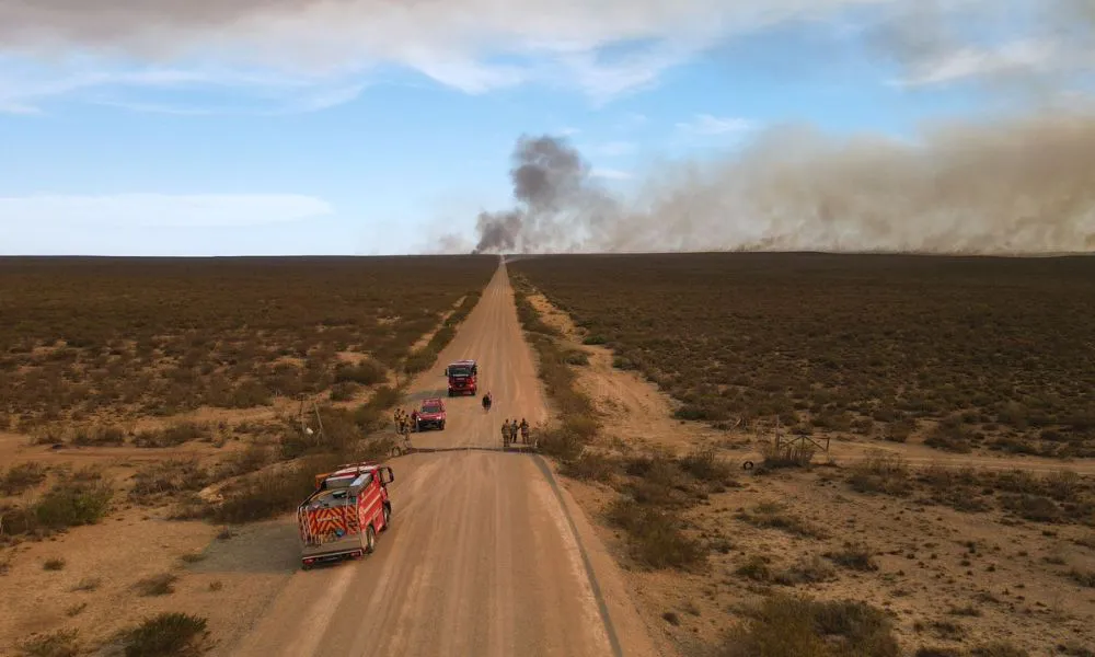 Combaten el incendio en Trelew. Foto: Bomberos Voluntarios de Rawson