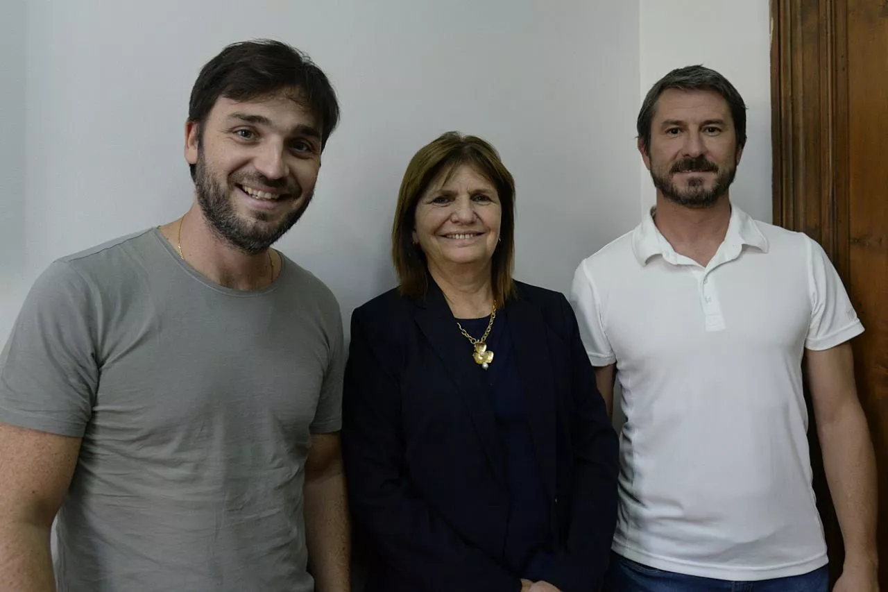 Patricia Bullrich junto a Ignacio Torres y Gerardo Merino