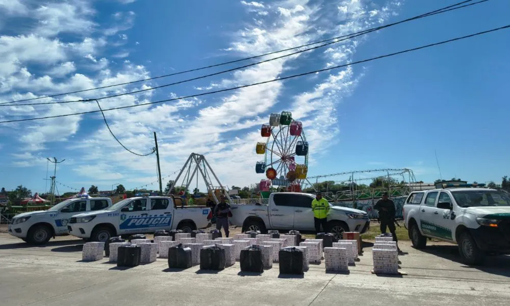 Transportaba más de 24 mil atados de cigarrillos en la camioneta