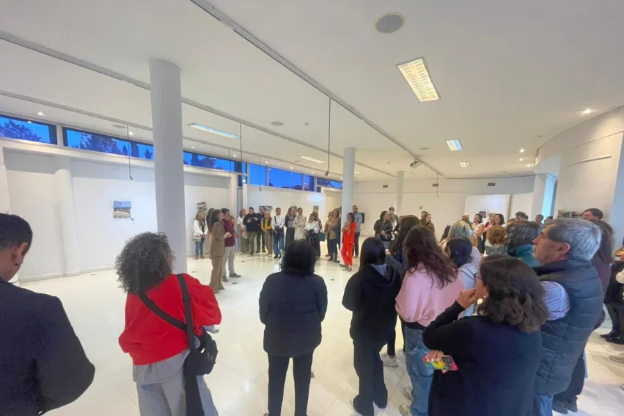 Provincia inauguró muestra cultural que reúne 21 obras de artistas locales y de otros puntos del país
