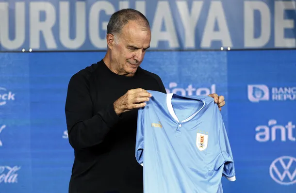 ARRANCA LA ERA DE MARCELO BIELSA EN URUGUAY