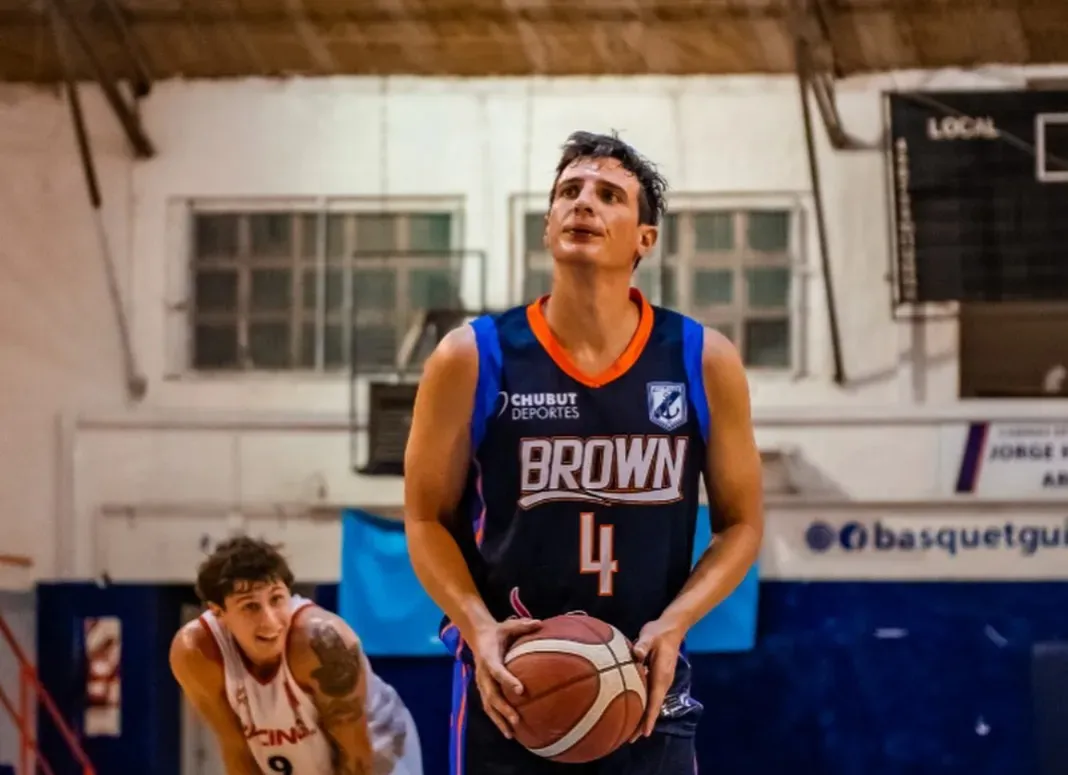 En un duelo intenso, Guillermo Brown venció a Independiente de Pico y quedó a un paso de avanzar en los Playoffs