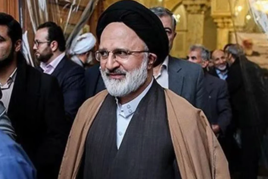 Alí Asghar Hejazi, uno de los políticos más influyentes del régimen iraní