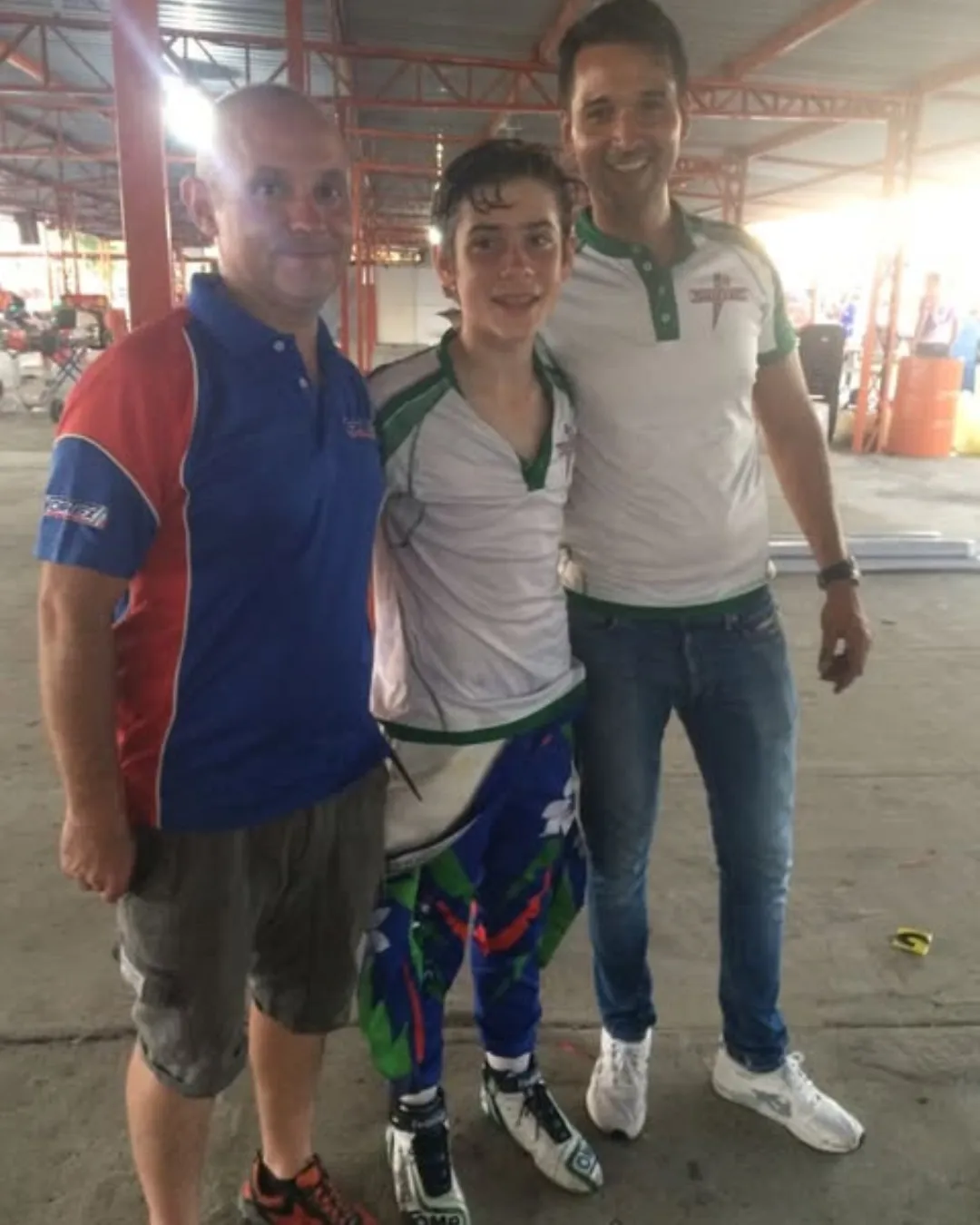 El piloto argentino compartió un carrusel retro que generó interacción con Checo Pérez. 4