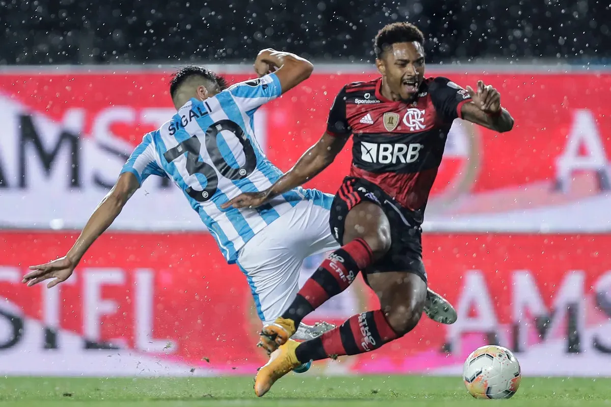LA ACADEMIA JUEGA EN BRASIL