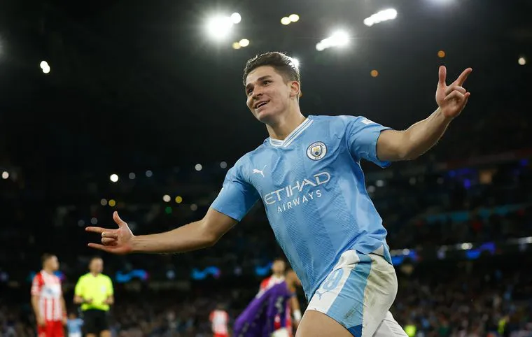 JULIÁN ÁLVAREZ MARCÓ 2 GOLES EN EL DEBUT DEL CITY