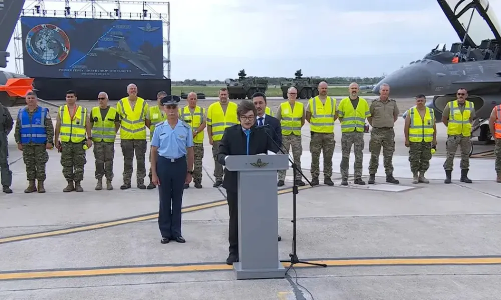F16