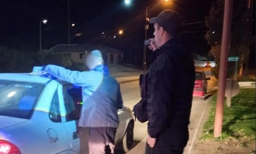 Hallan marihuana en poder de un chofer de taxi en Gaiman