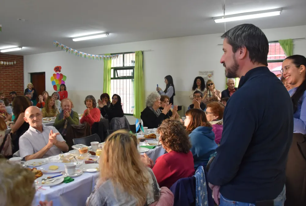 Merino acompañó el servicio del té galés