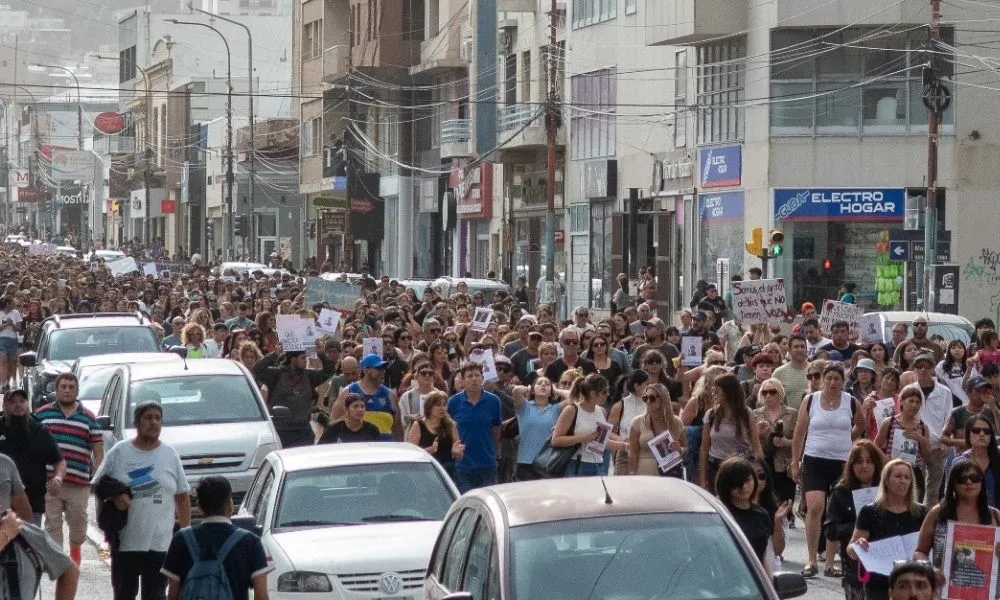 Movilización en Comodoro por Valeria Schwab foto BROK