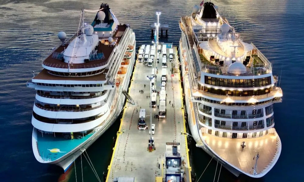 Amera y Viking Jupiter en Puerto Madryn