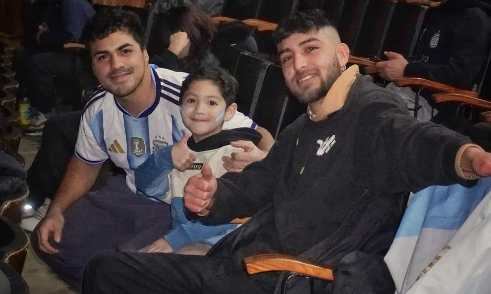 Rawson llenó el Cine Teatro por Argentina