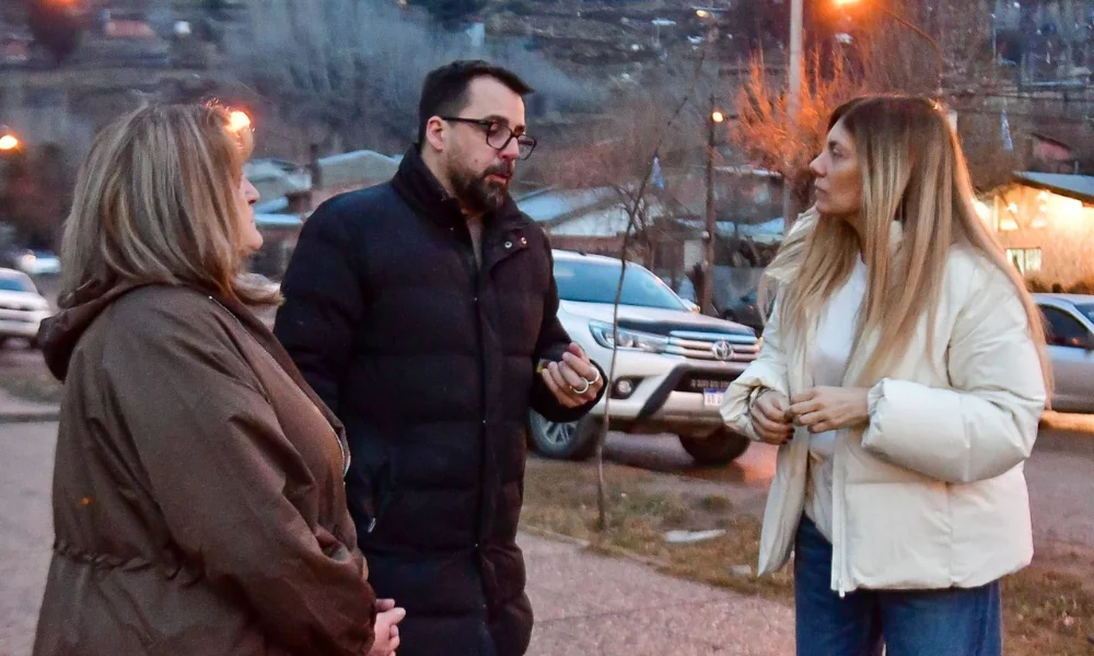 Ministra de Desarrollo Humano y el intendente de Esquel