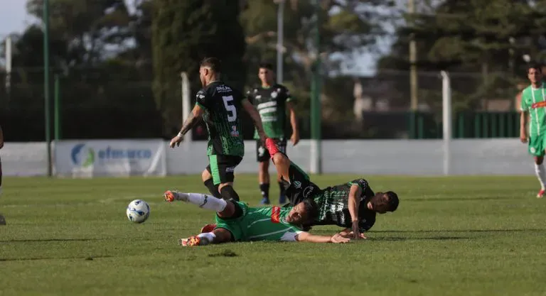 En un duelo parejo, el Verde logró un empate 0-0 ante Kimberley