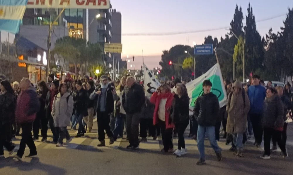 Movilización en Madryn contra el ajuste universitario 5