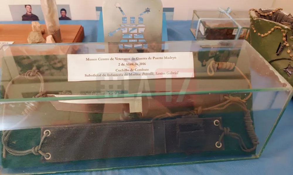 La17 en el Museo de Malvinas en del Centro de Veteranos Madryn 05