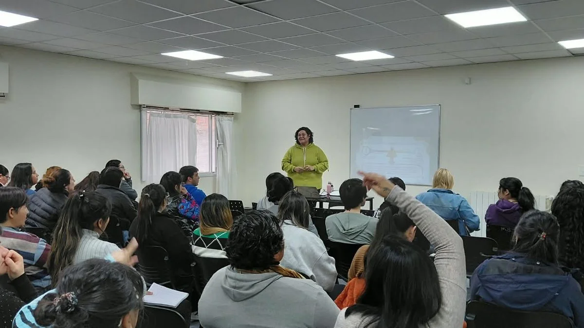 Curso sobre infancias en Sarmiento