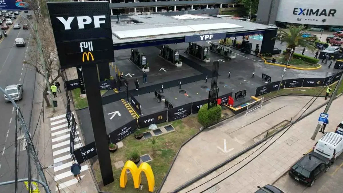 Inauguro la primera estacion YPF con Full Mac