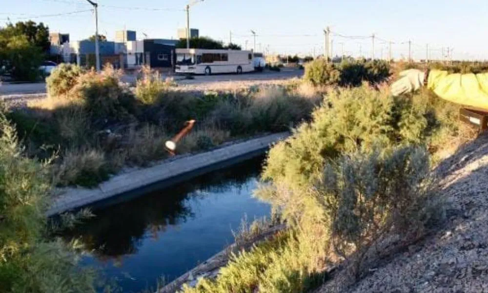 Limpieza de canales pluviales de Trelew
