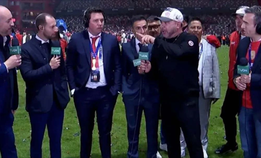 El DT argentino Antonio Mohamed protagonizó un duro cruce con un periodista