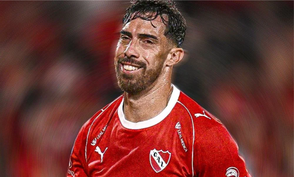 El Rojo dio vuelta un partido incómodo, aprovechó dos penales y un cierre letal.