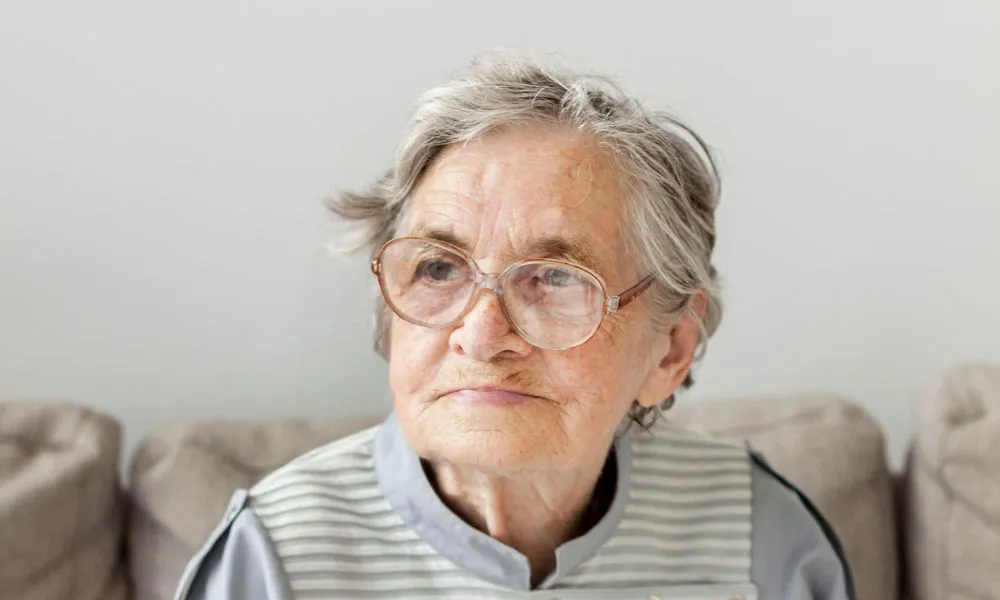 Persona de la tercera edad longevidad imagen ilustrativa Freepik