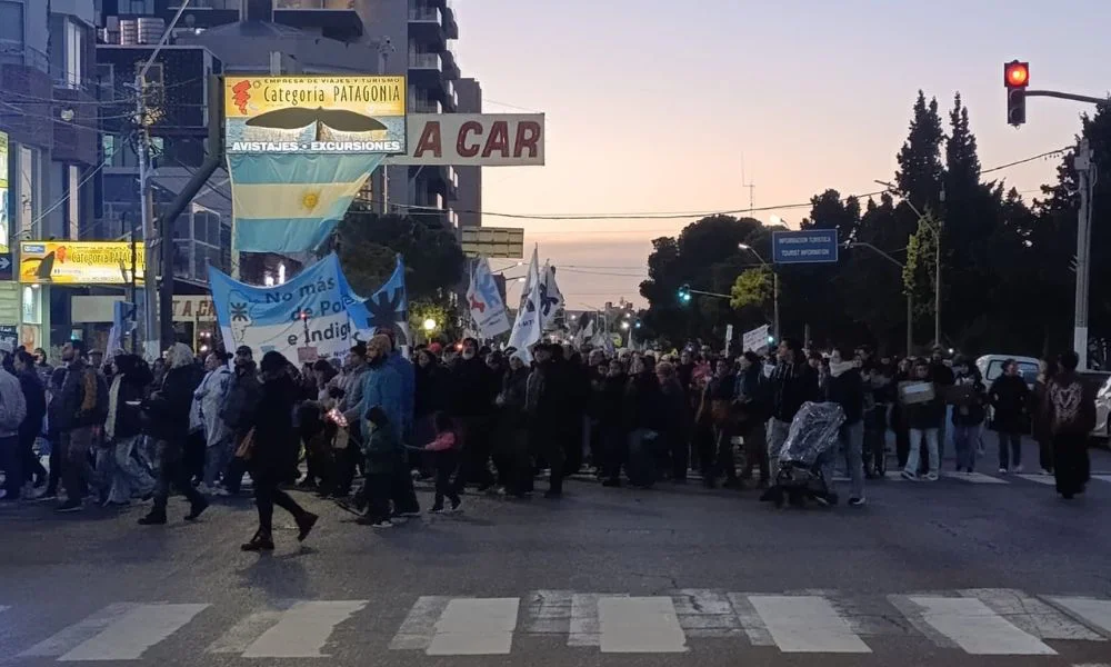 Movilización en Madryn contra el ajuste universitario 2