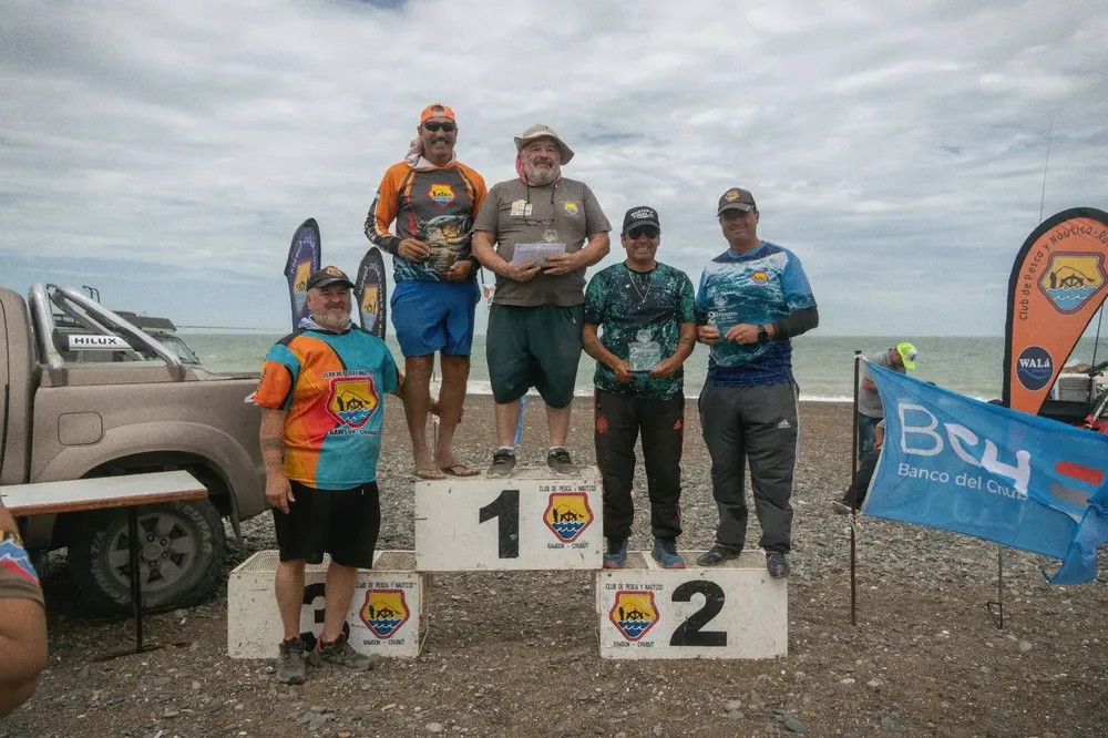 Con una ventaja contundente y una actuación sostenida durante toda la prueba. 4