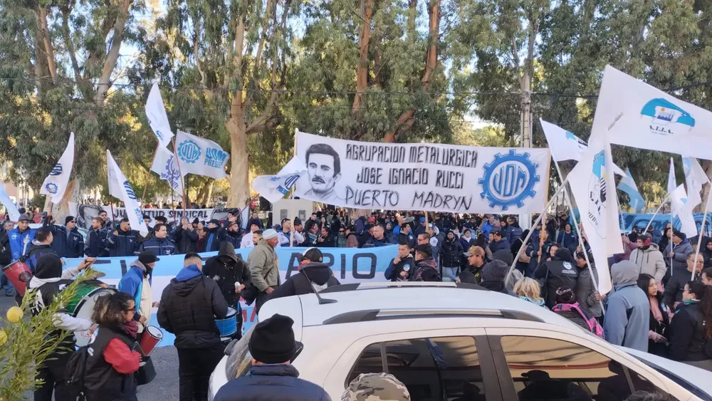 8M: Manifestación de la CGT frente a la Municipalidad de Puerto Madryn