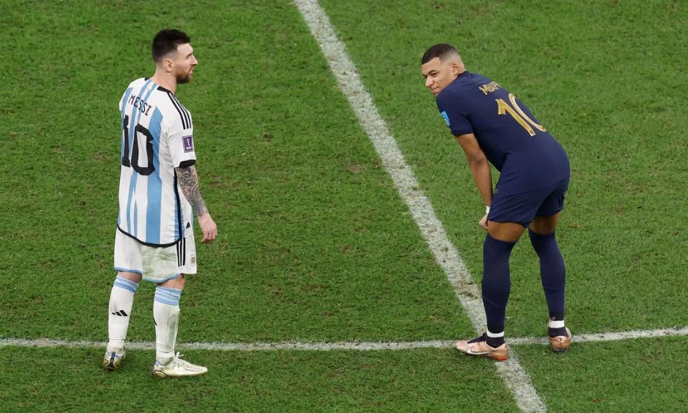 Lionel Messi y Kylian Mbappé. Foto Olé
