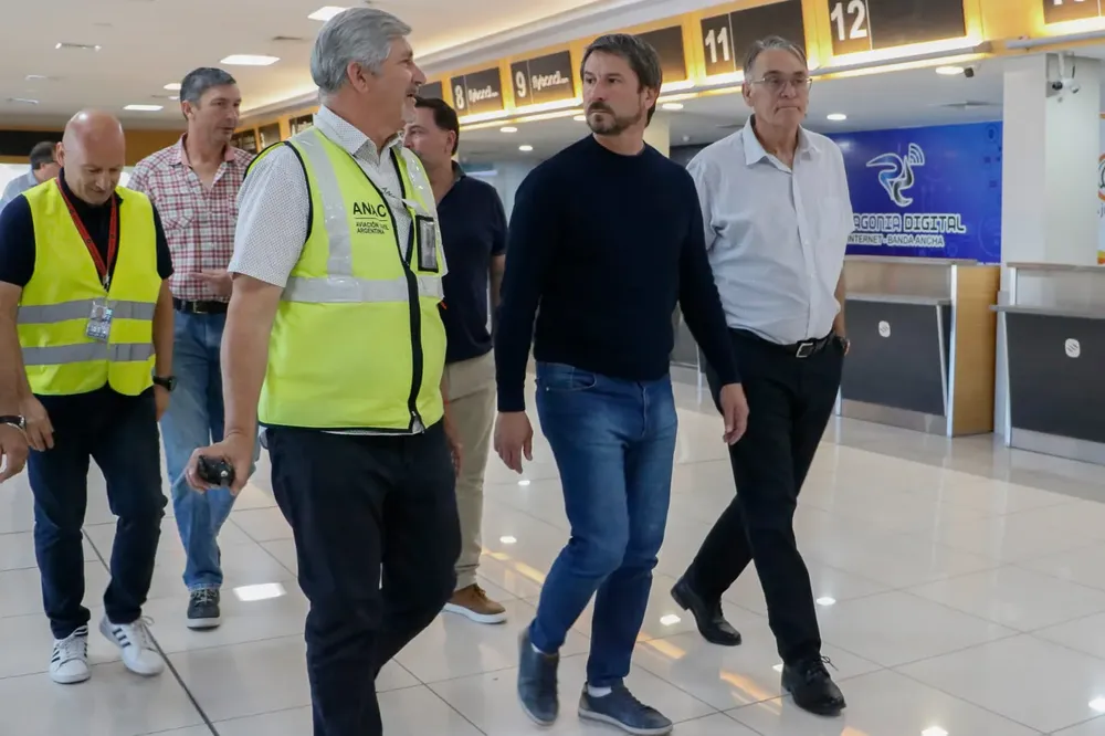 El intendente Merino en el aeropuerto
