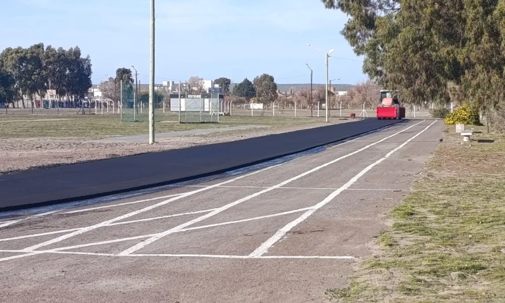 Trabajos en la pista de atletismo Horacio Cabito