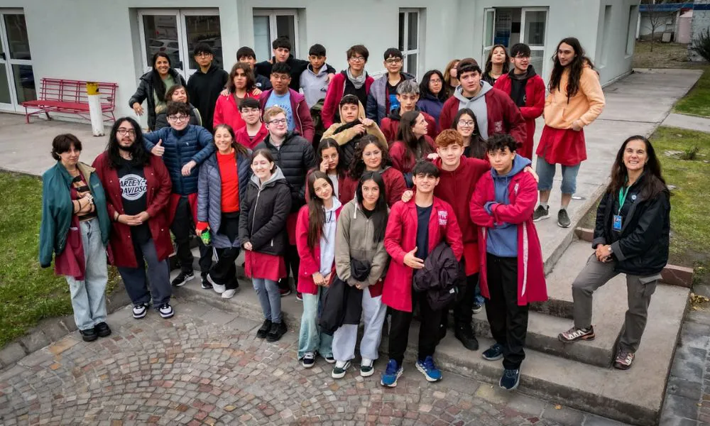Estudiantes visitan el Muelle
