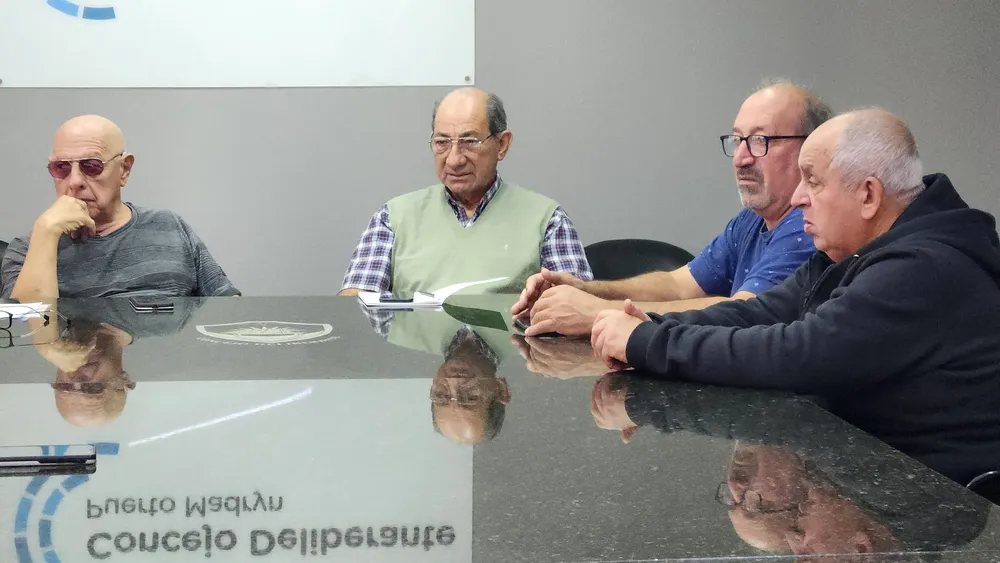 Alipio Salinas e integrantes del consejo de adultos mayores