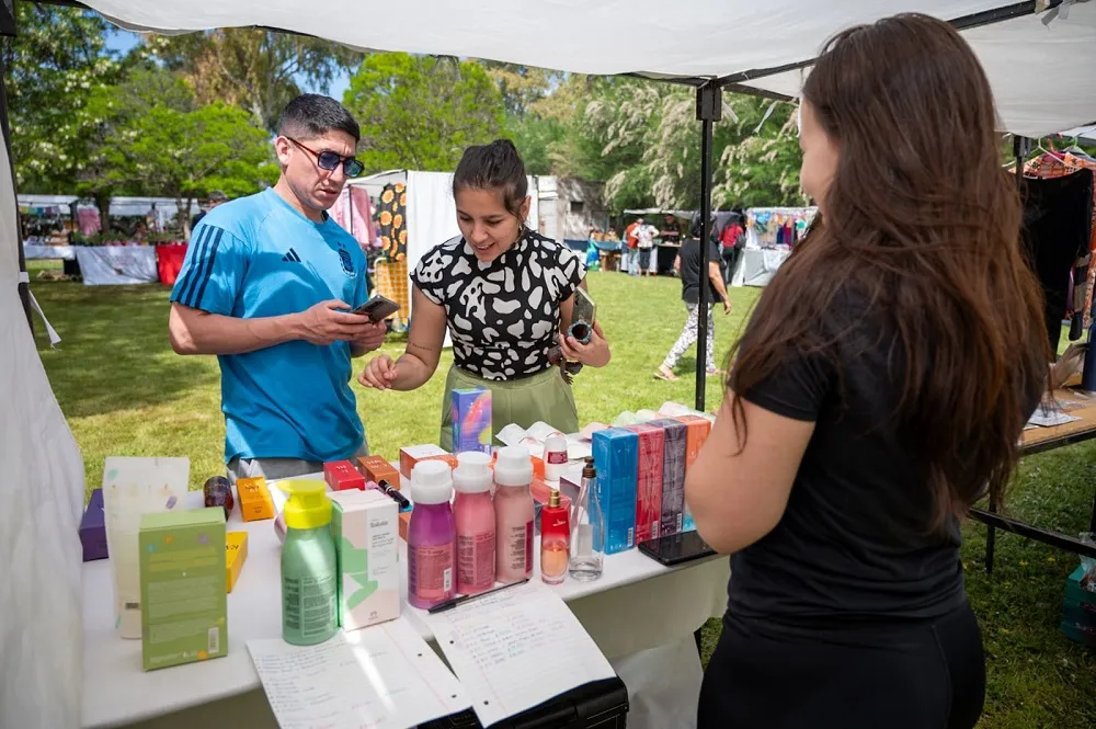 Con amplia concurrencia de vecinos, el Parque Recreativo Municipal de Rawson celebró el Día de la Madre (6)