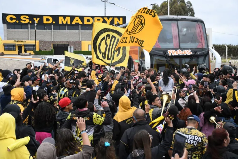 Deportivo Madryn ya viaja hacia Buenos Aires para jugar la final del ascenso.