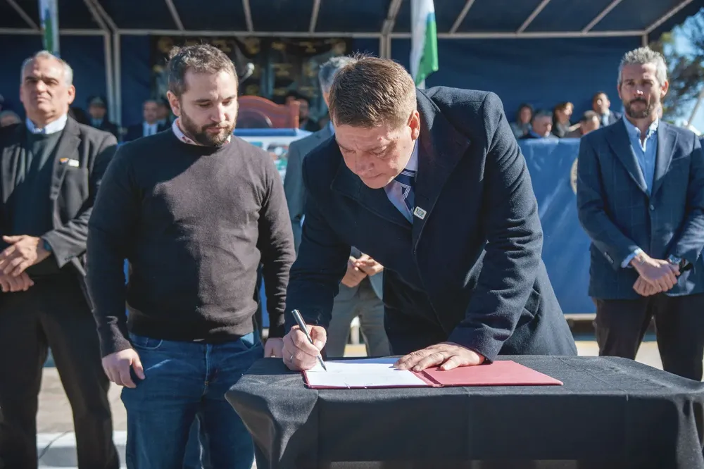 Firma de distintos convenios para, Rawson