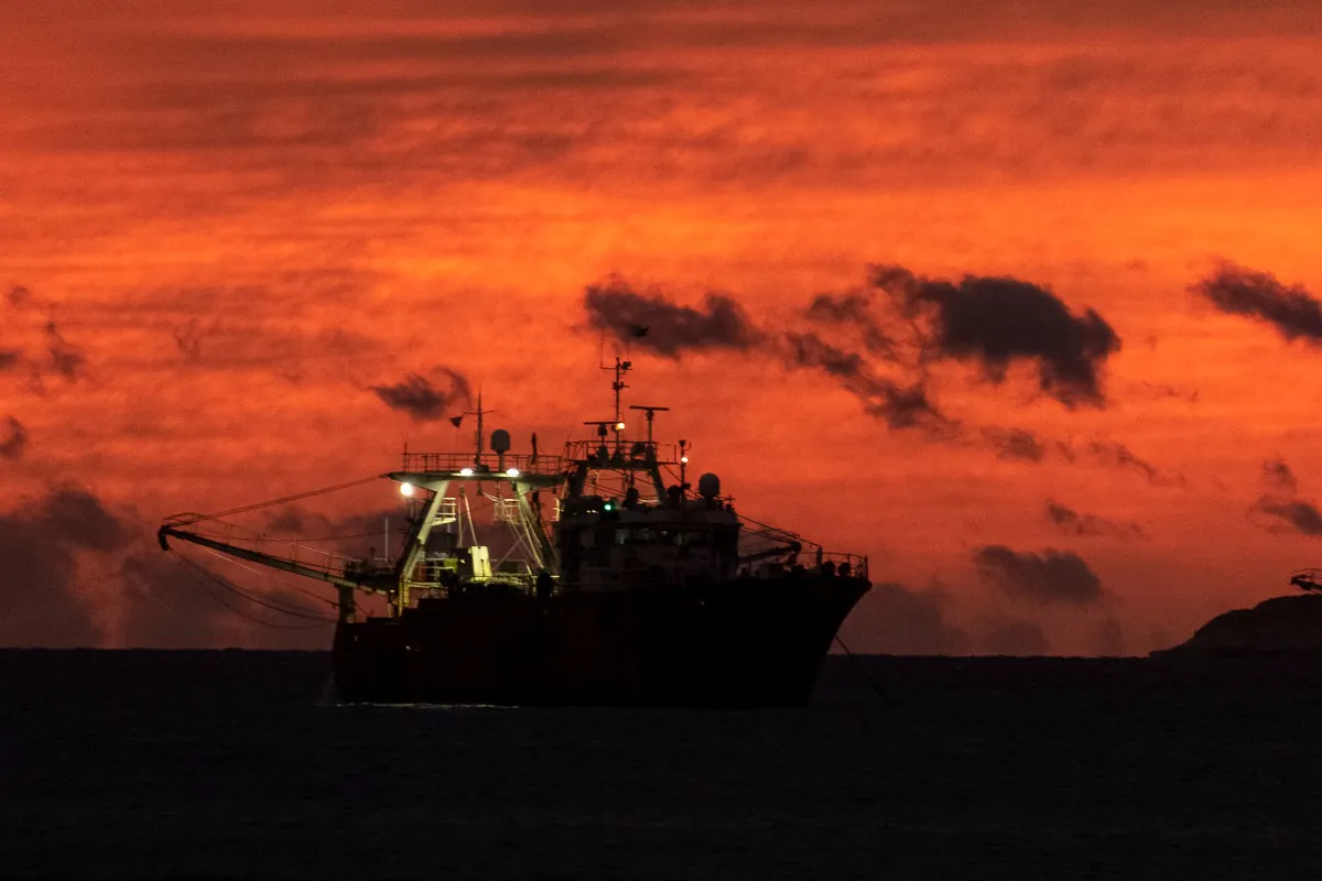 Amanecer y barcos en Madryn por Darío Sander